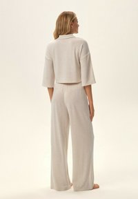 ESOTIQ JEN SET piaskowy