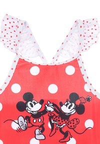 Rode badpak met witte stippen. Heeft ruches op de schouderbanden en een grafische print van Mickey en Minnie Mouse die aan het dansen zijn. Zachte, rekbare stof.