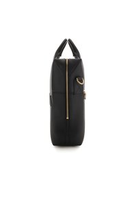 Sac à main en cuir noir avec une finition texturée, fermeture éclair dorée, deux courtes anses et un détail de boucle en accent sur le côté. Forme rectangulaire fine.