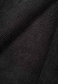 Unselected, deep black square cord