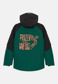 Grüne und schwarze Kapuzenjacke mit orangefarbenem "Frozen Wave Cult"-Text und Handgrafik auf dem Rücken, versehen mit dem O'Neill-Logo auf der Kapuze und dem Rücken.