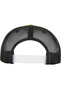 Berretto in rete nera con un cinturino regolabile in plastica sul retro. La parte superiore presenta un piccolo bottone giallo decorativo. Design in rete aperta per la ventilazione.