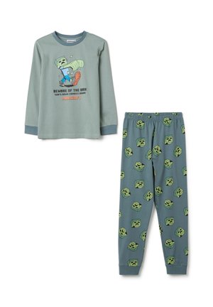 Langärmliges grünes Pyjama-Oberteil mit einem Minecraft-Motiv, kombiniert mit grünen Hosen, die ein wiederholtes Muster von Creeper-Gesichtern aufweisen.