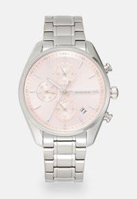 Ura s nerjavečega jekla s rožnato številčnico, arabske številke, tremi podštevilkami in prikazom datuma; polirani kovinski zapestnica z varnim sponko.