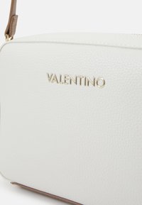 Thumbnail Image 6