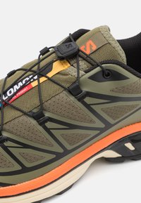 Salomon Sportstyle XT 6 UNISEX - Tenisice - deep lichen green/black/red orange