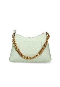 Borsa verde menta trapuntata con tracolla a catena, dotata di chiusura a zip e tasca frontale. Texture liscia, motivo a diamante e dettagli in oro.