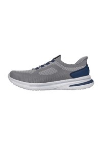 Grauer Sportschuh mit strukturiertem Mesh-Obermaterial, weißer Sohle und marineblauen Akzenten. Verfügt über ein Slip-On-Design und ein minimalistisches Schnürsystem.