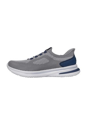 Grauer Sportschuh mit strukturiertem Mesh-Obermaterial, weißer Sohle und marineblauen Akzenten. Verfügt über ein Slip-On-Design und ein minimalistisches Schnürsystem.