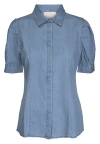 Blusa in denim blu chiaro con maniche a palloncino corte, colletto a punta e chiusura con bottoni, con una vestibilità leggermente sagomata e una texture morbida.
