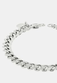 Bracciale in argento con catena a maglie intrecciate, finitura lucida e chiusura sicura con anello per accessori.