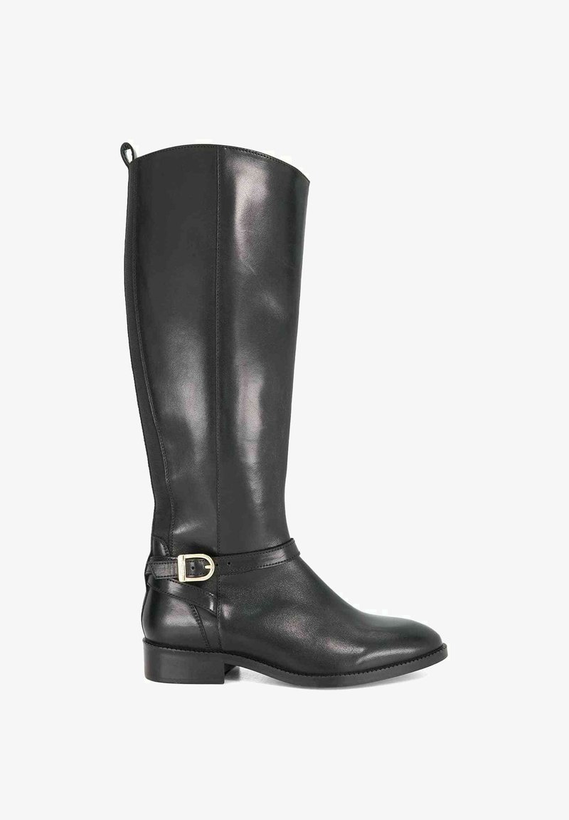 Kniehoge zwarte leren laarzen met een gladde textuur, voorzien van een gouden gesp accent bij de enkel en een laag blokhak ontwerp.