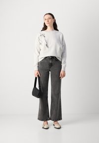 Scotch & Soda CHEST ARTWORK RELAXED - Sportinis megztinis - light grey melange