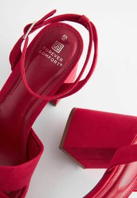 Next FOREVER COMFORT - REGULAR FIT - Platformas sandales - red