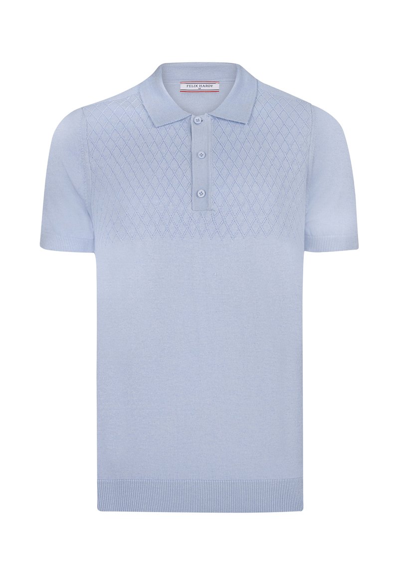 Lyseblå kortærmet polo shirt med diamantmønster på brystet, tre knapper samt ribbet kant og krave. Blødt strikket materiale.