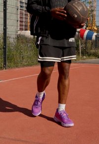 Nike Performance GIANNIS IMMORTALITY 4 - Basketsko - black raspberry/aster pink/hot punch