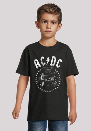 Schwarzes Baumwoll-T-Shirt mit einem Vintage-AC/DC-Graphic, das ein Kanonendesign zeigt, verwitterte weiße Schriftzüge und einen kreisförmigen Sternrahmen.