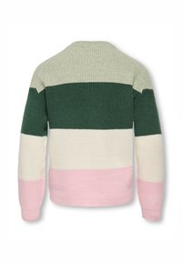 Zöld, krémszínű és rózsaszín függőleges csíkos kötött pulóver. Kerek nyakkivágással, bordázott textúrával és hosszú ujjakkal.