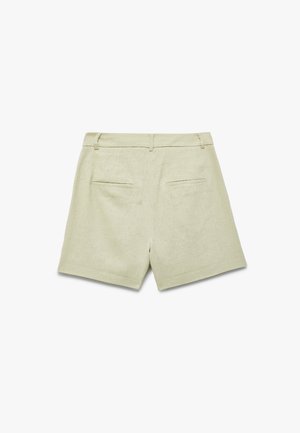 Linnenmix korte broek in lichtgroen, met twee achterzakken, een tailleband met riemlussen en een rechte zoom. Textuurstof.