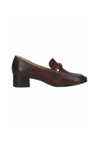 Mocasines de cuero burdeos con un bajo tacón de bloque, punta redondeada y acento de hebilla decorativa. Textura suave con detalles de costura mínimos.
