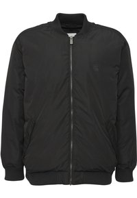 Černá bomber bunda s zipem na přední straně, žebrovanými manžetami a límcem, a postranními kapsami. Vyrobeno z hladkého, lehkého materiálu. Minimální detail loga.