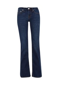 Jeans evazați de culoare albastru închis, cu talie ajustată și detalii vizibile de cusătură, prezentate pe un fundal alb simplu.