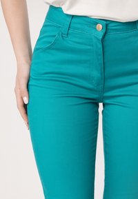 QUIOSQUE Kalhoty - turquoise