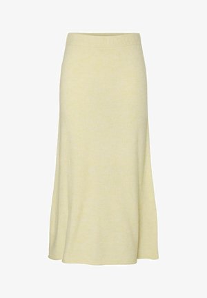 Dzeltena adīta midi svārku ar ribotu jostas vietu, paplašinātu siluetu un maigu tekstūru, kas izceļas ar gludu apdari bez rotājumiem.