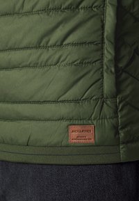 Jack & Jones PREMIUM JJLUKE LIGHT JACKET - Casaco de verão - forest night