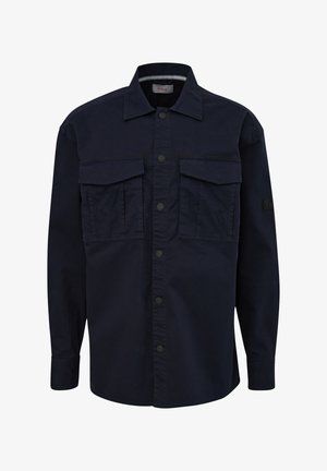 Ciemnoniebieska koszula z długim rękawem wykonana z bawełny, z zapięciem na guziki z przodu, dwoma kieszeniami na piersi z klapami oraz tkanym logo na rękawie.