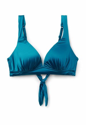 Top de bikini azul verdoso con tirantes ajustables y nudo frontal sobre fondo blanco.