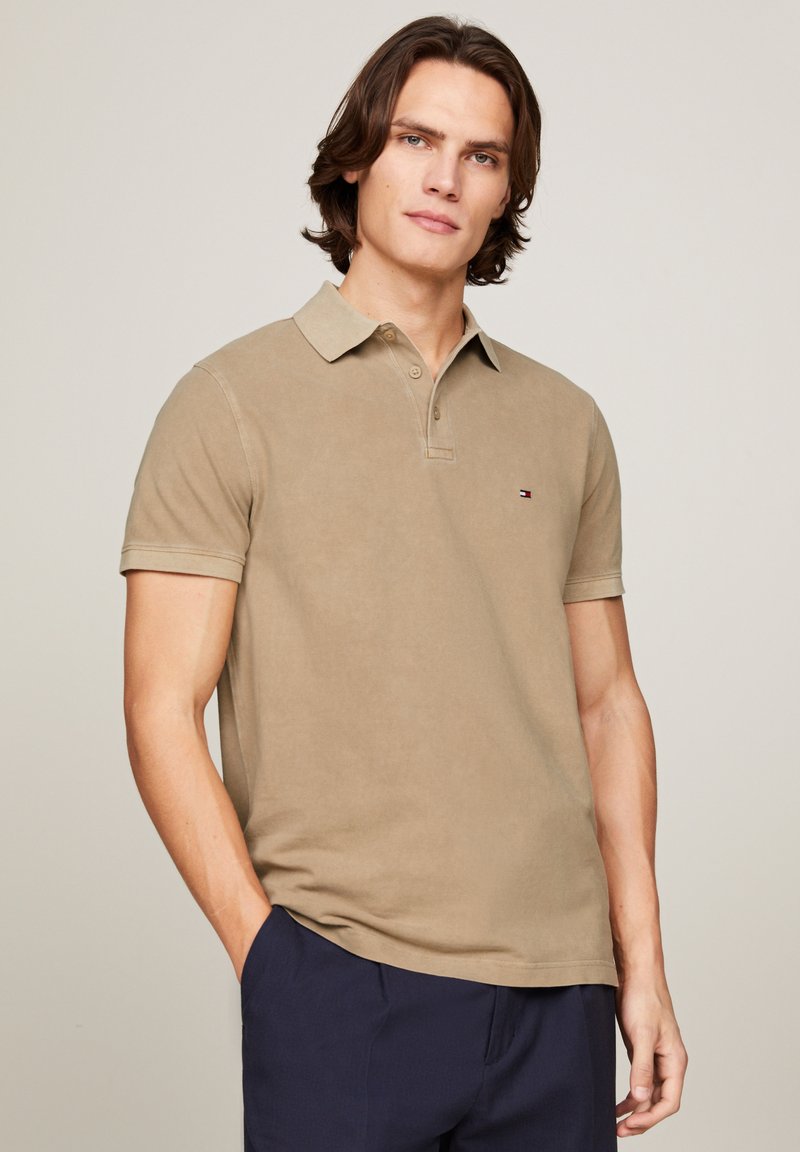 Tommy Hilfiger - GARMENT DYE REG POLO - Polo - beige, Ampliar