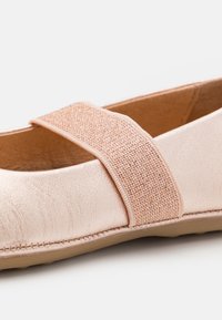 Bisgaard Bailarinas con hebilla - rose gold-coloured