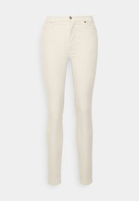 Jeans beige slim fit realizzati in tessuto misto cotone. Presentano una chiusura con zip, bottone e cinque tasche. Texture liscia e design tagliato.