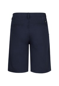 Shorts pour hommes en bleu marine foncé avec deux poches passepoilées à l'arrière et une petite étiquette de marque noire sur la poche droite.