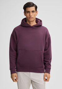 Lila Kapuzenpullover mit großer Fronttasche, entspannter Schnitt, langen Ärmeln und gerippten Bündchen. Glatte Stofftextur.