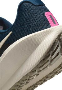 Nike Performance DOWNSHIFTER 13 - Road running shoes - armoury navy green strike black desert khaki