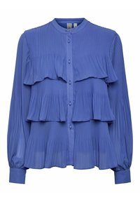 Blusa plissettata blu con scollo rotondo, chiusura con bottoni e un accento di volant a tre strati sul petto, con maniche lunghe.