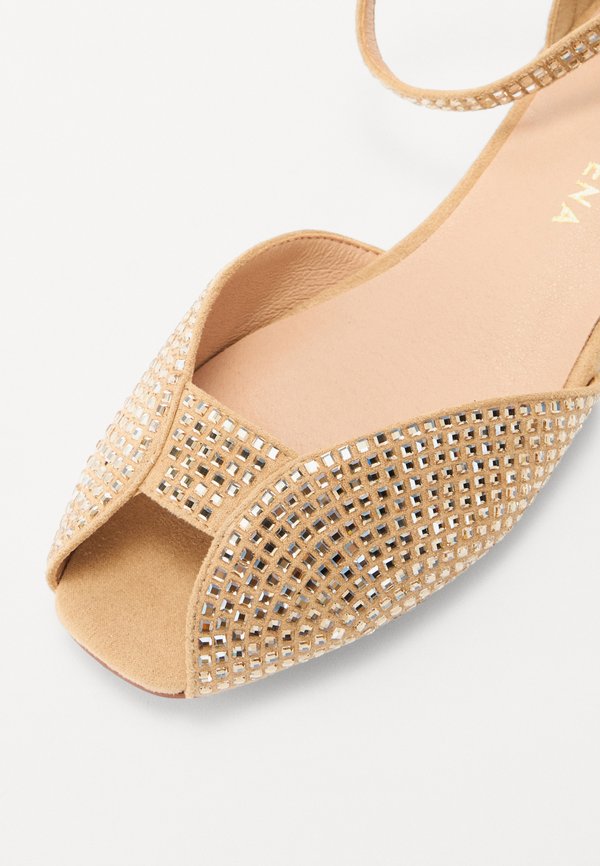 Sandals - siena sand2