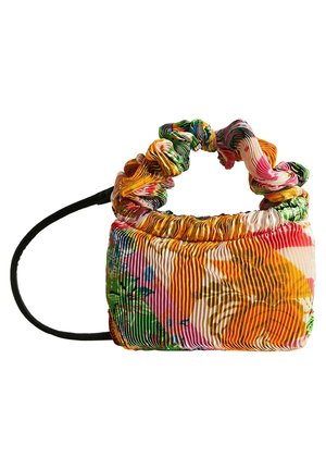 Kleine plissierte Handtasche mit einem verdrehten, gerafften Griff, versehen mit einem bunten abstrakten Blumenmuster und einem optionalen schwarzen Schulterriemen.