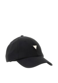 Casquette de baseball noire en tissu lisse, avec un logo métallique triangulaire à l'avant, une visière incurvée et une sangle réglable à l'arrière.