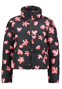 Svart puffjacka med dragkedja fram, hög krage och rosa blommönster. Har sidofickor och en kviltad yta.