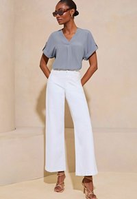 Lipsy V NECK SHORT ROLL SLEEVE REGULAR FIT - Pluus - blue