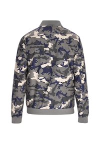 Giacca mimetica realizzata in tessuto grigio, blu e beige. Presenta un colletto e polsini a costine, con una vestibilità rilassata e maniche lunghe.