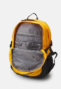 The North Face BOREALIS CLASSIC - Hátitáska - summit gold/black