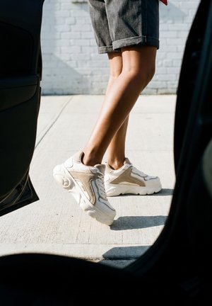 Buffalo, Sneakers - white taupe