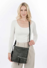 Tamaris NELE - Sac bandoulière - grey