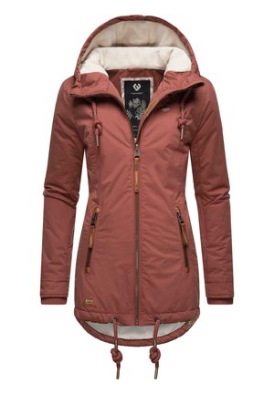 Roodbruin waterdichte jas met een fleece-voering in de capuchon, rits aan de voorkant, trekkoord in de taille en twee zijzakken met leren accenten.