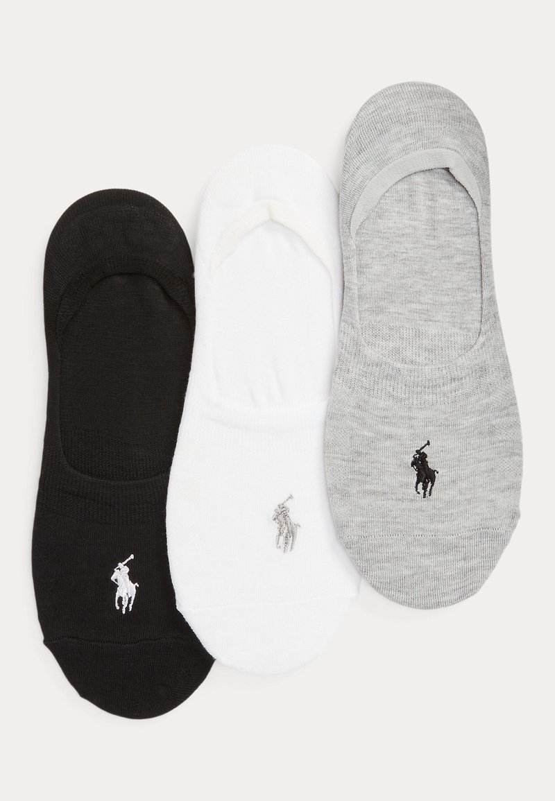 Τρία κάλτσες τύπου no-show σε μαύρο, λευκό και γκρι χρώμα, κάθε ένα με ένα μικρό κεντημένο λογότυπο παίκτη πόλο κοντά στην περιοχή των δαχτύλων.