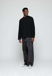 EIGHTYFIVE LOOSE BAGGY - Baggy jeans - light grey
